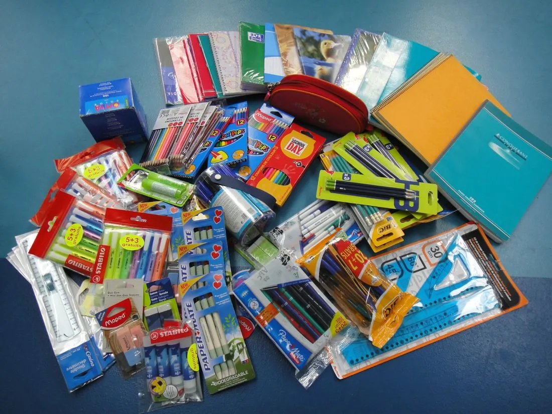 Fournitures scolaires et livres distribués